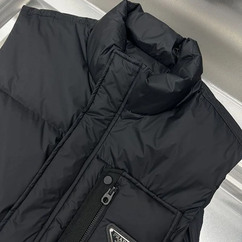 高級ブランド プラダ パデッド Re-Nylon ベスト 偽物 puu70208