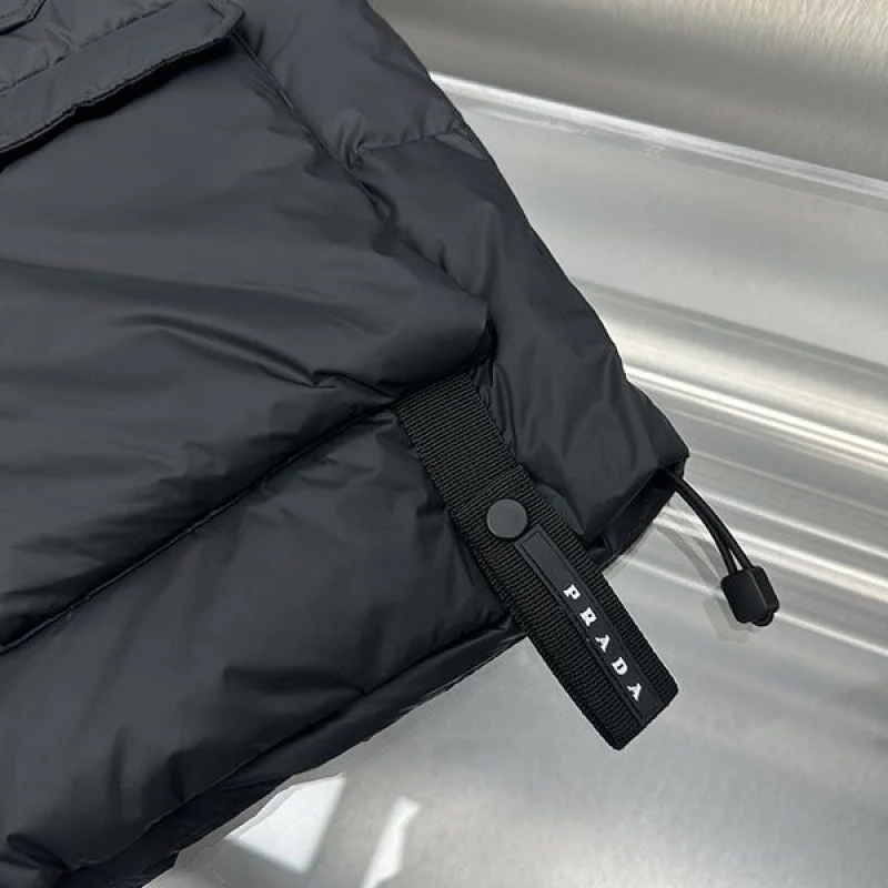 高級ブランド プラダ パデッド Re-Nylon ベスト 偽物 puu70208