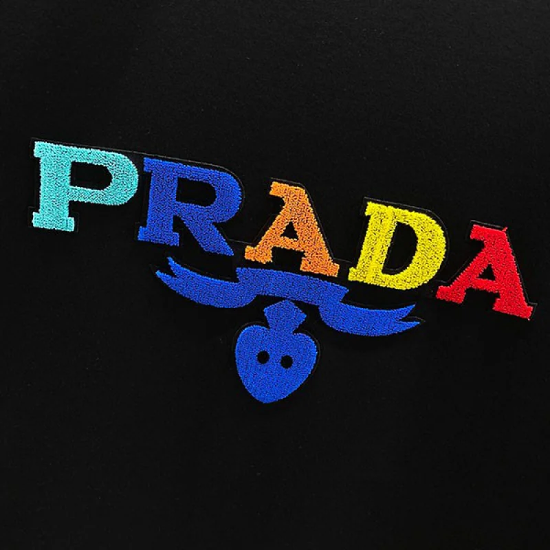 プラダ ロゴ刺繍 Tシャツ 偽物 puv93066