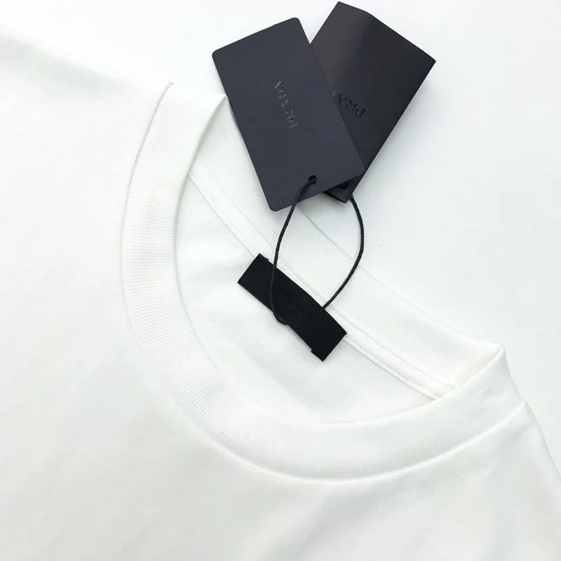 セール新作プラダ コピー コントラストトライアングル ロゴ コットンTシャツ ホワイト pux55313