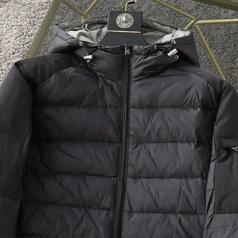 最新でオシャレプラダ メンズ ロゴ フード付 ダウンジャケット 偽物 puy34285