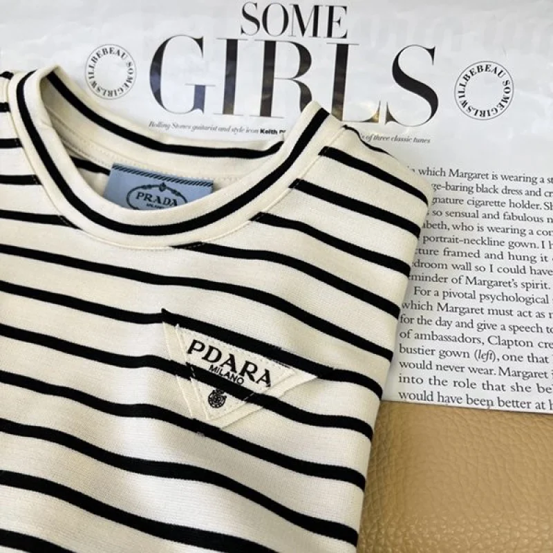 【人気商品】プラダ ストライプのTシャツ 偽物 puz20436