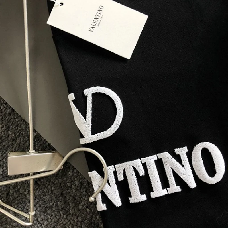 大人気!!新色ヴァレンティノ VLTNロゴ コットンパッチワーク Tシャツ コピー Vub00467