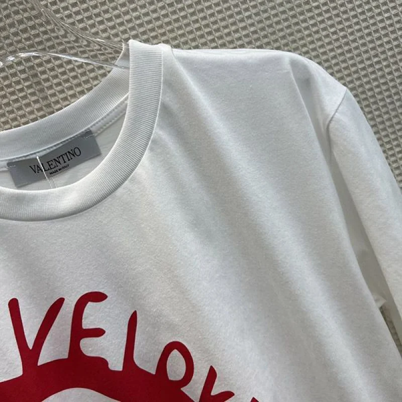 可愛いヴァレンティノ コピー LOVE Vロゴ コットン 半袖 Tシャツ Vun15448