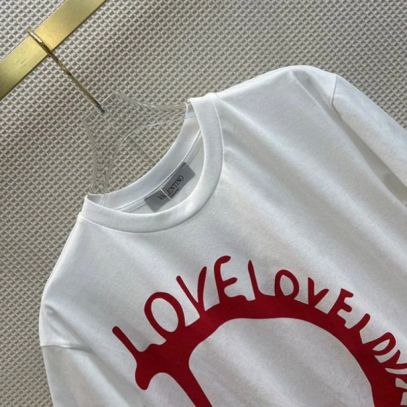 可愛いヴァレンティノ コピー LOVE Vロゴ コットン 半袖 Tシャツ Vun15448