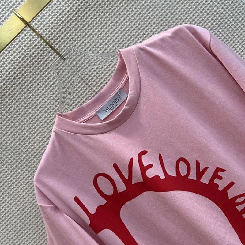 ヴァレンティノ 偽物 LOVE Vロゴ コットン 半袖 Tシャツ Vun68592