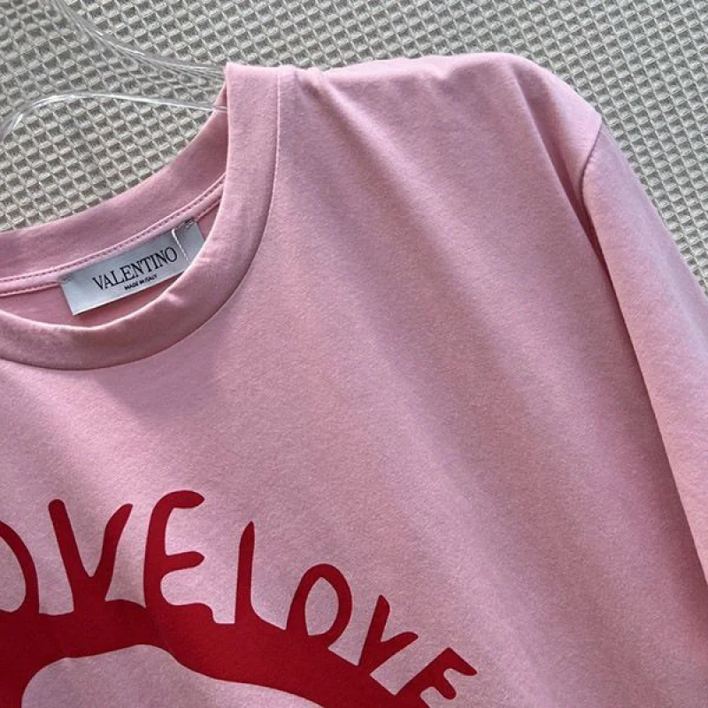 ヴァレンティノ 偽物 LOVE Vロゴ コットン 半袖 Tシャツ Vun68592