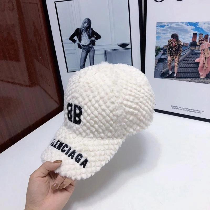 セール新作 可愛い バレンシアガ ウサギ毛 ロゴキャップ 偽物 bad52301