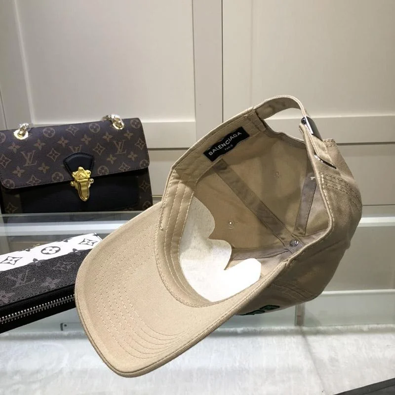 早い者勝ち♡バレンシアガ ホワイトロゴキャップ 偽物 bag33562