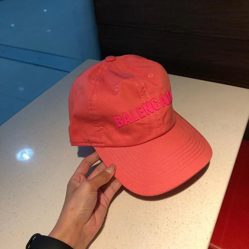 争奪戦 お洒落に♪ バレンシアガ レッド ロゴキャップ 偽物 bar46794