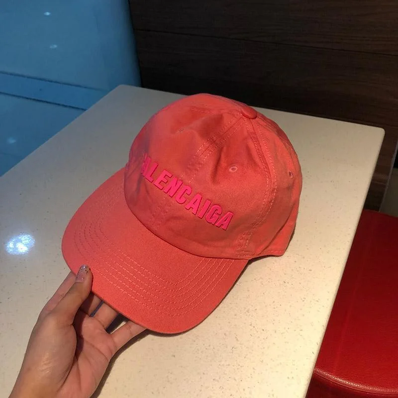 争奪戦 お洒落に♪ バレンシアガ レッド ロゴキャップ 偽物 bar46794