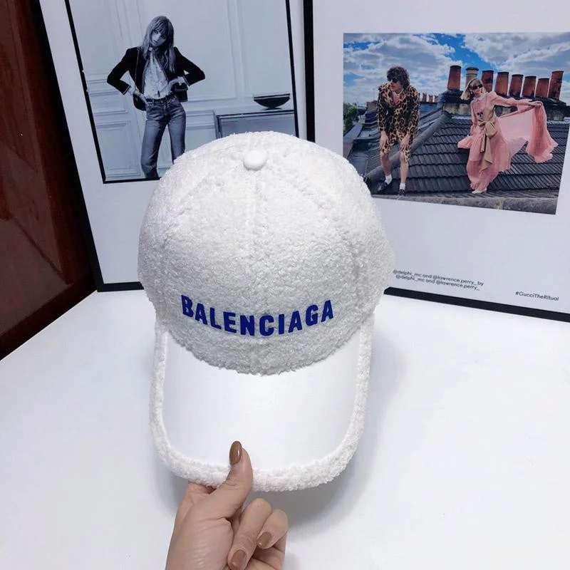 大人気!!新色 バレンシアガ ラムズウール キャップ コピー bau94410