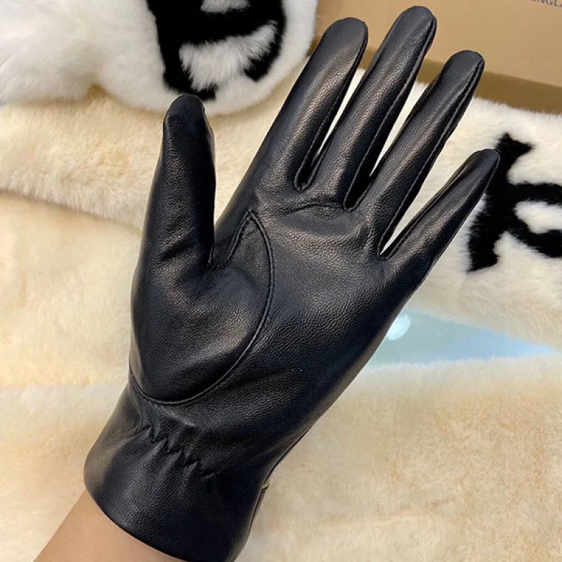 バーバリー 偽物 カシミアライニング モノグラム レザー グローブ Bar72652