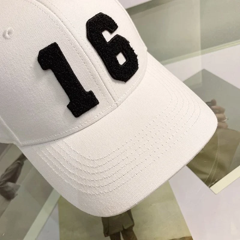 定番人気 セリーヌ 16 ベースボールキャップ 偽物 Cew97799