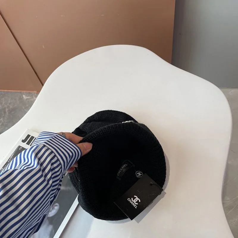 定番人気 シャネル ニットキャップ 偽物 ロゴ カシミヤ ブラック she94529