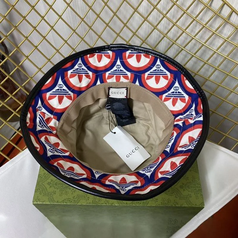 注目コラボ★ adidas x グッチ コピー バケットハット 帽子 ユニセックス 6964764HAQF6468
