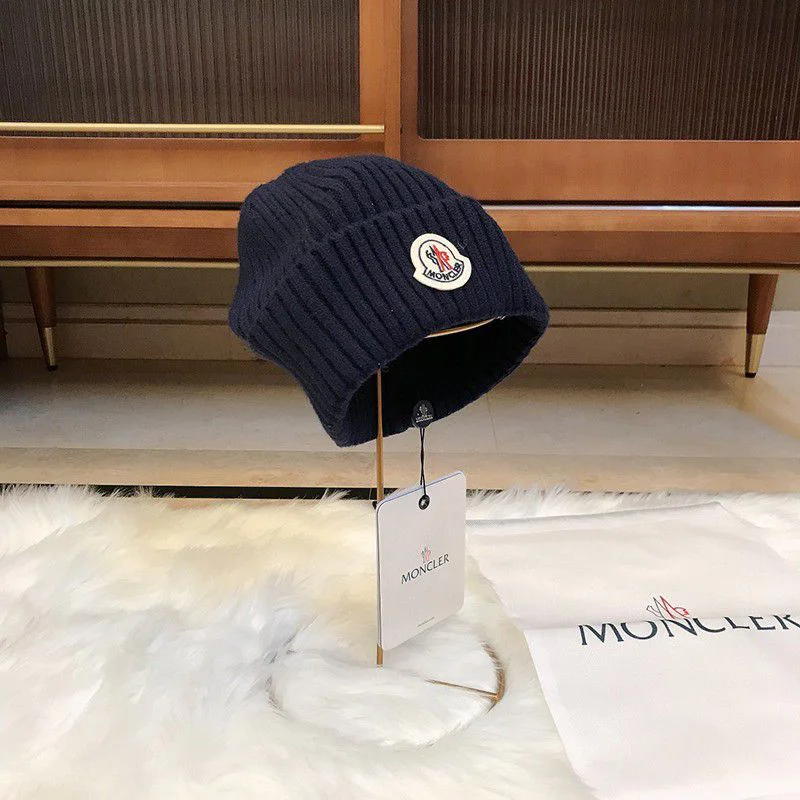 超希少!モンクレール 偽物 リブ ビーニー ロゴ パッチ ニット帽 mod90723