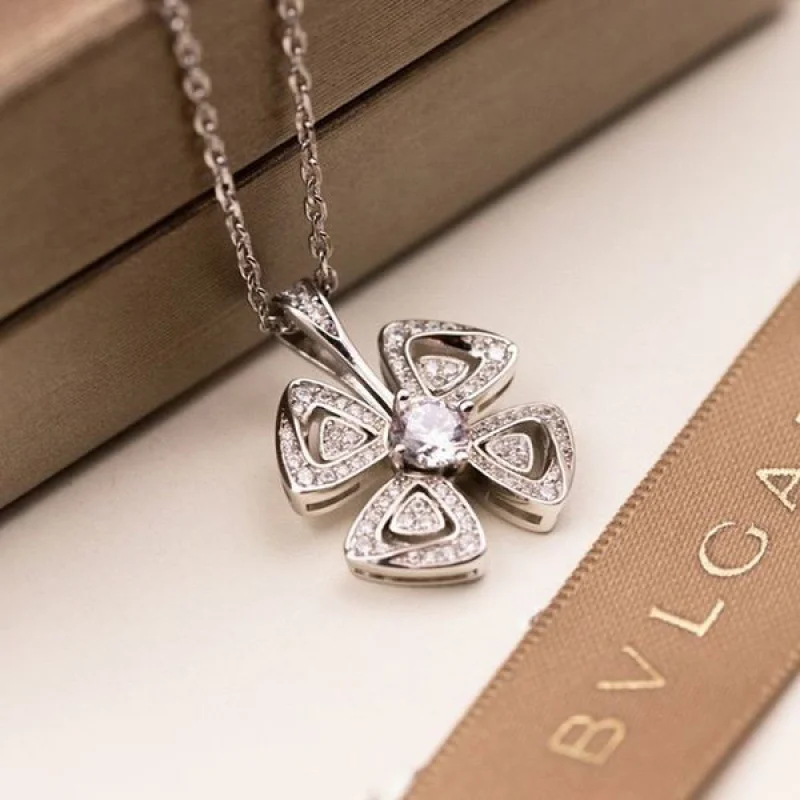 すぐ届くブルガリ ネックレス コピー FIOREVER 18K ゴールド【人気商品】 Bud41316