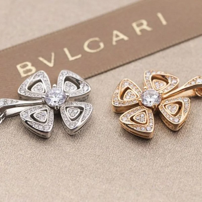 すぐ届くブルガリ ネックレス コピー FIOREVER 18K ゴールド【人気商品】 Bud41316