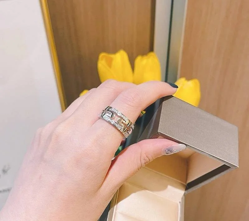 定番 綺麗なブルガリ ダイヤ 18Kゴールド リング スーパーコピーN級品 Buf75119
