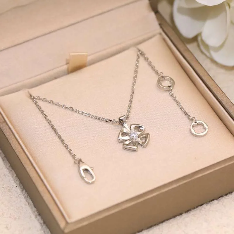 ★日本!!人気！ギフトに最適♪ ブルガリ コピー ダイヤ ネックレス 18K ゴールド But97682