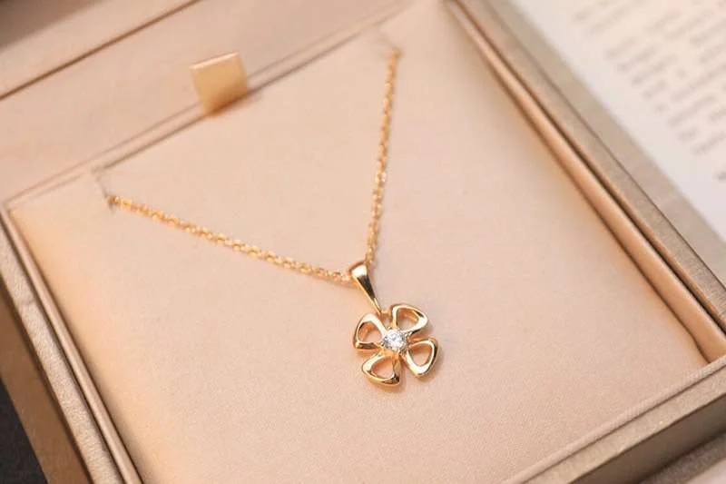 ★日本!!人気！ギフトに最適♪ ブルガリ コピー ダイヤ ネックレス 18K ゴールド But97682