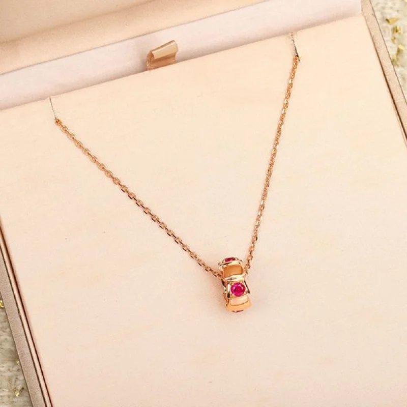 お洒落で可愛い ブルガリ セルペンティネックレス 偽物 Buw89853