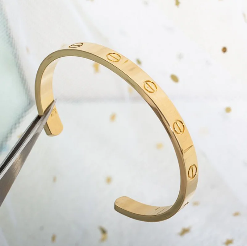 カルティエ LOVEブレスレット 偽物 18Kゴールド バングル kaa12632