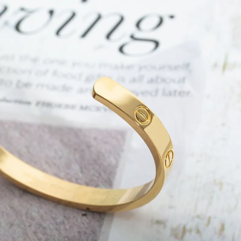 カルティエ LOVEブレスレット 偽物 18Kゴールド バングル kaa12632