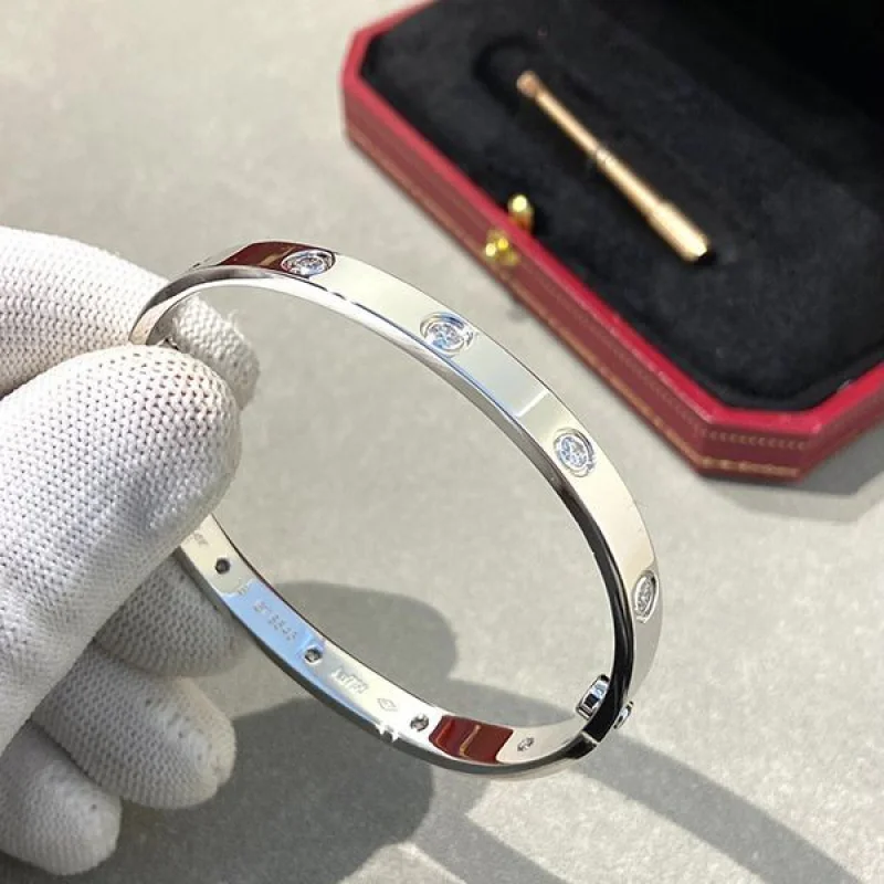 お洒落で可愛いカルティエ LOVE ブレスレット コピー kaa72379