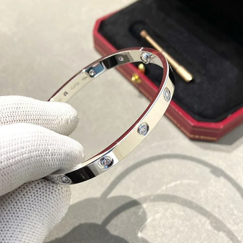 お洒落で可愛いカルティエ LOVE ブレスレット コピー kaa72379