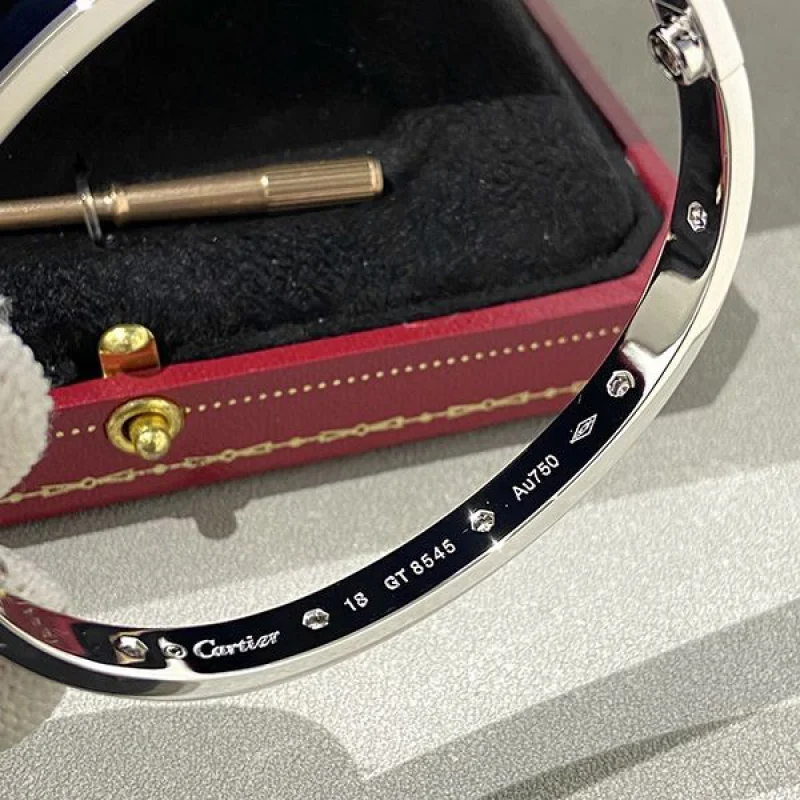 お洒落で可愛いカルティエ LOVE ブレスレット コピー kaa72379