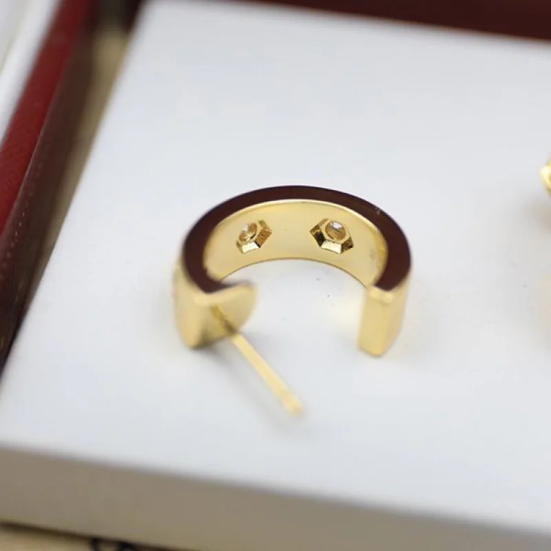 完売必至 カルティエ ギフトに◎LOVE ピアス 偽物 kak30571