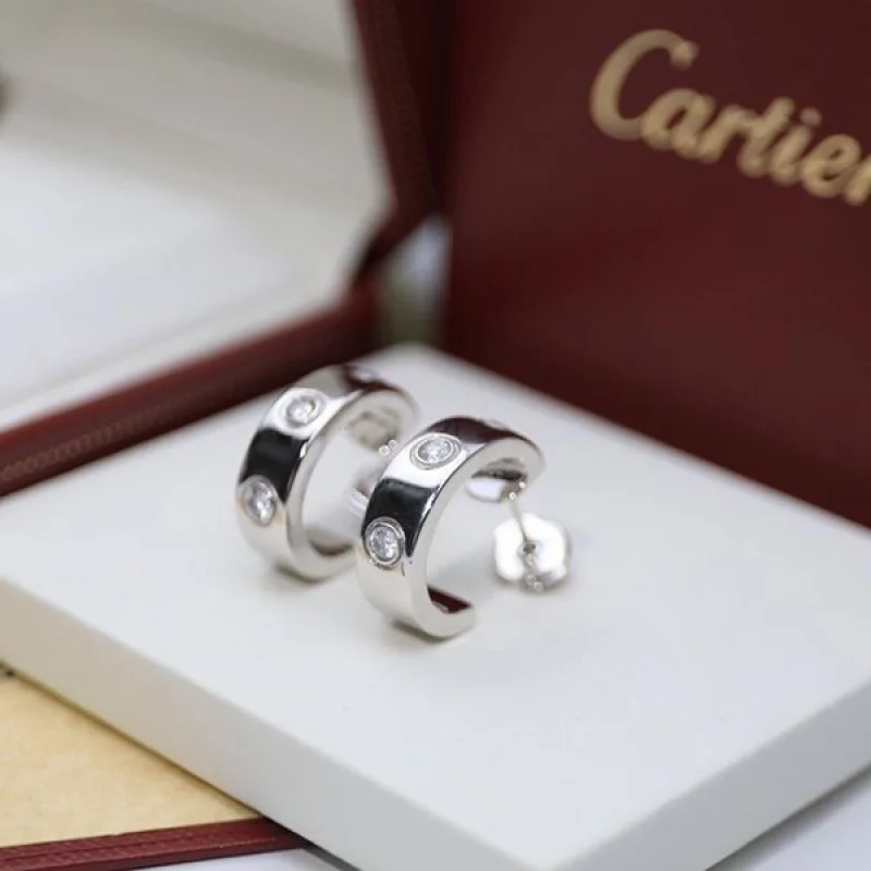 日本未入荷 カルティエ ギフトに◎LOVE ピアス コピー kaz66343