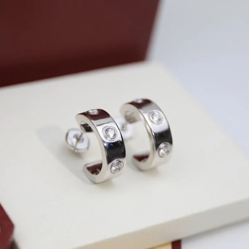 日本未入荷 カルティエ ギフトに◎LOVE ピアス コピー kaz66343