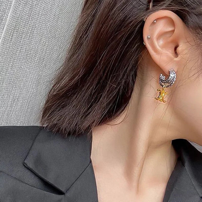 お洒落で可愛い セリーヌ トリオンフ ピアス 偽物 Cex40579