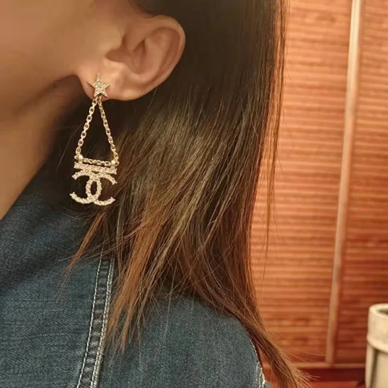 定番シャネル スイング ピアス コピー CCロゴ スター クリスタル ゴールド AB8068B07810NH432