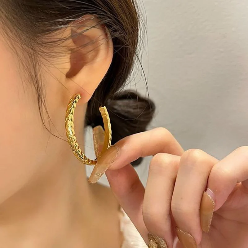 目を惹くカラー人気☆シャネル コピー ココ クラッシュ コレクション イヤリング 3色 J12094