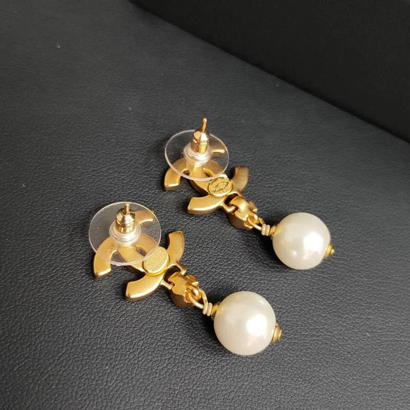 人気急上昇シャネル コピー CCロゴ レジン & ストラス ピアス shd54846