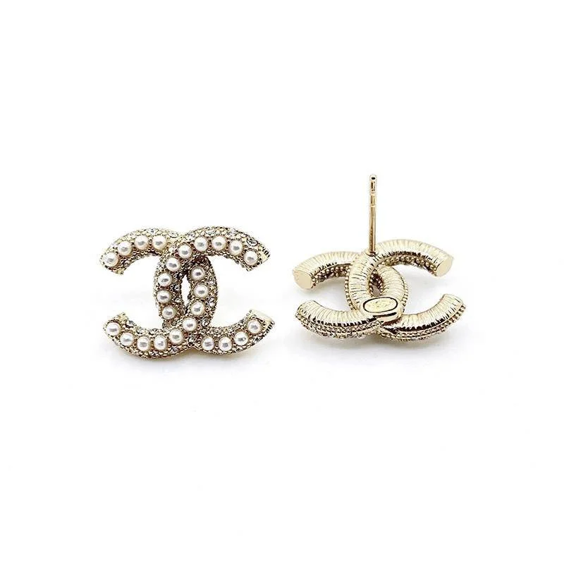入手困難シャネル コピー CCロゴ レジン & ストラス ピアス she43849