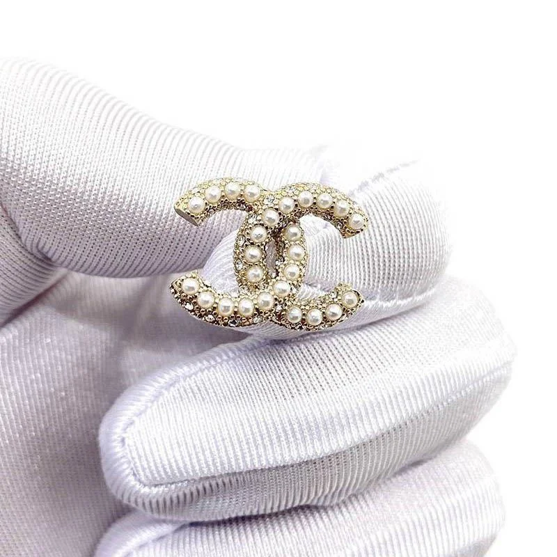 入手困難シャネル コピー CCロゴ レジン & ストラス ピアス she43849
