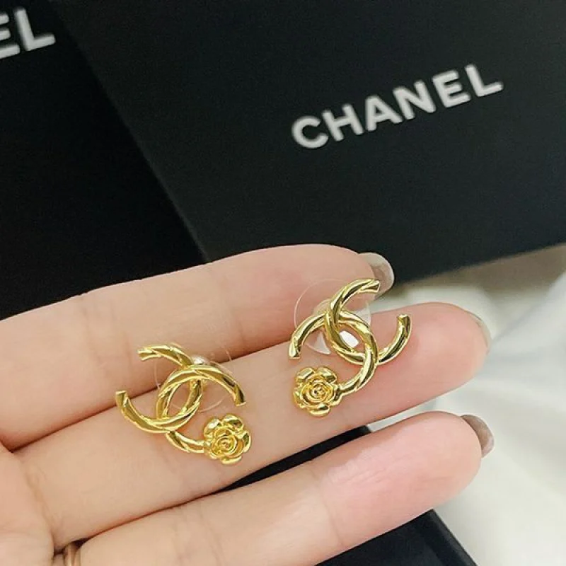 シャネル ピアス 偽物 CCマーク ピアス セレブ多数愛用 she95411