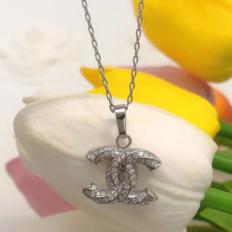 可愛いシャネル コピー CCロゴ ネックレス・ペンダント シルバー shg58238