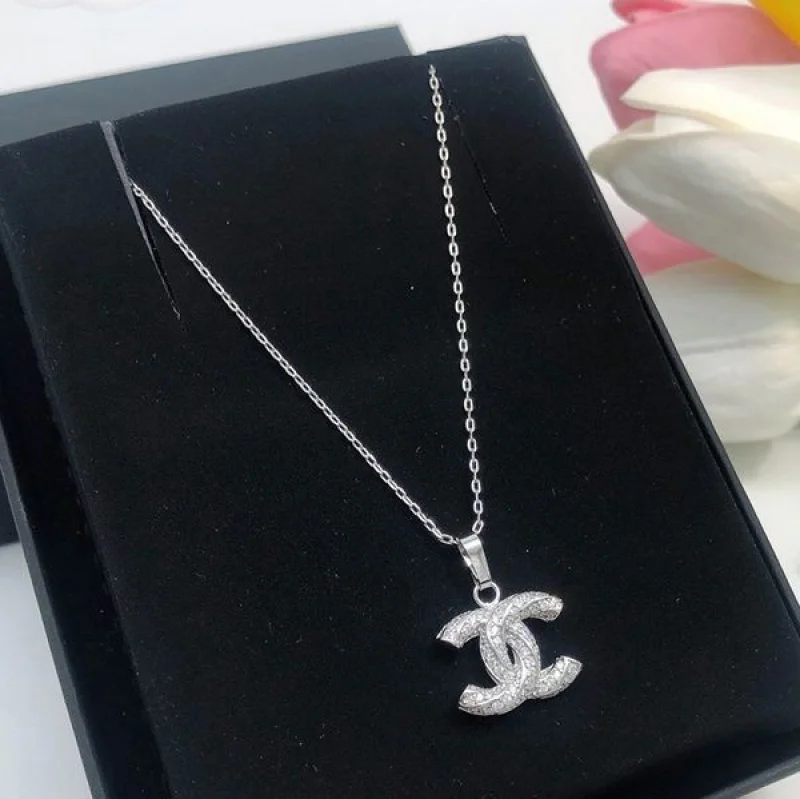 可愛いシャネル コピー CCロゴ ネックレス・ペンダント シルバー shg58238