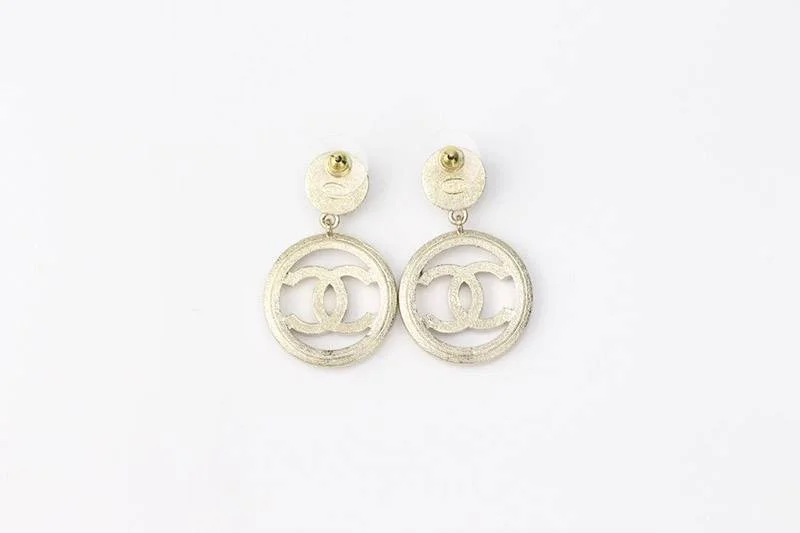 世界中で大人気♪シャネル 偽物 CCロゴ ピアス レジン & パール shn54546