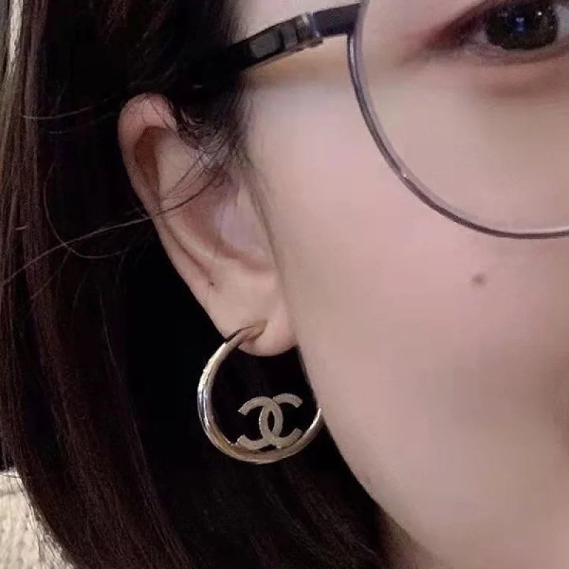 人気急上昇シャネル ピアス コピー メタル ラムスキン CCマーク ゴールド sho54464