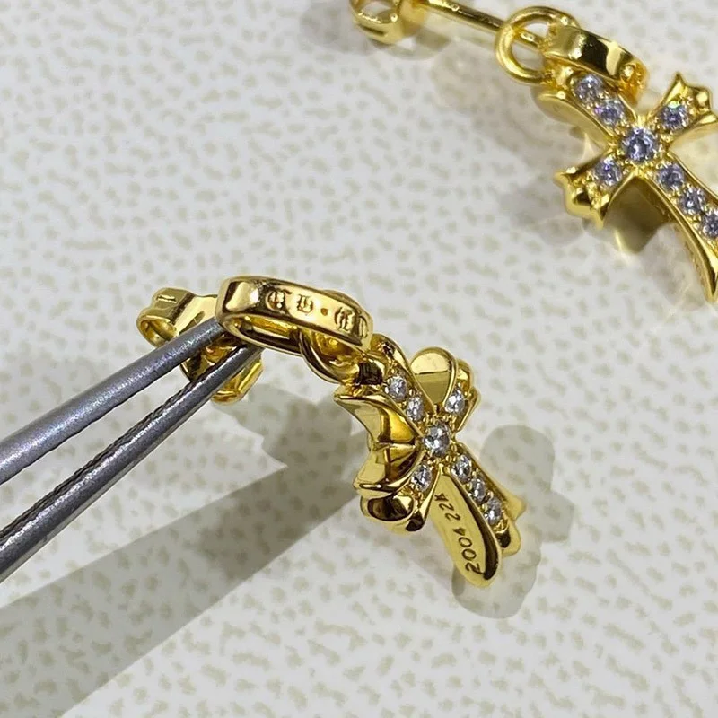 目を惹くカラー クロムハーツ ピアス コピー CHクロス 22K&ダイヤモンド Kua60908