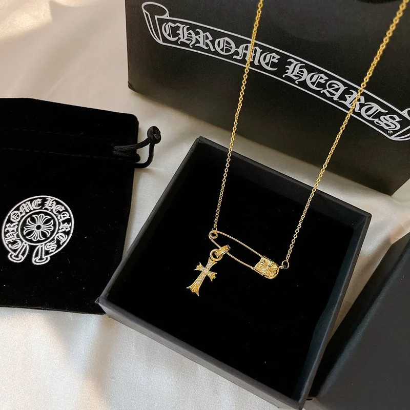 【限定カラー】【クロムハーツ ネックレス 偽物】CHクロス 22K セーフティピン ゴールド Kub13317