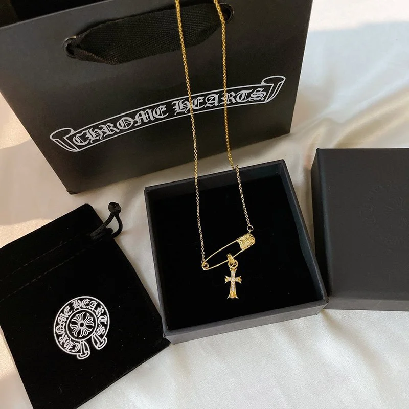 【限定カラー】【クロムハーツ ネックレス 偽物】CHクロス 22K セーフティピン ゴールド Kub13317