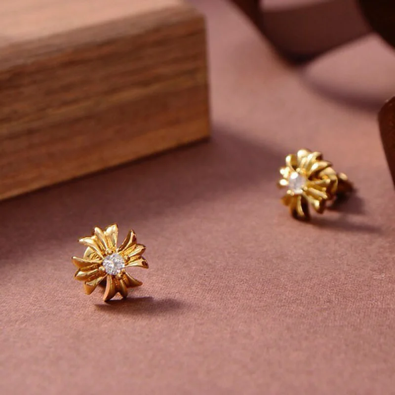 ☆超人気☆【クロムハーツ ピアス コピー】CH プラス 22kゴールド ダイヤモンド Kud33898